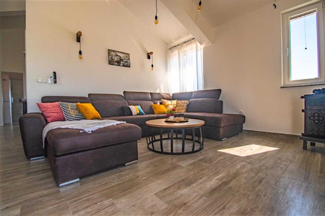 Olea Apartment Vir